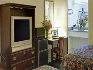 Americas Value - Sky Ranch Motel 2*